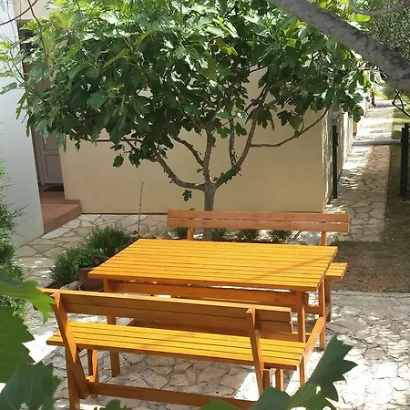Mrviska Apartmán Tkon